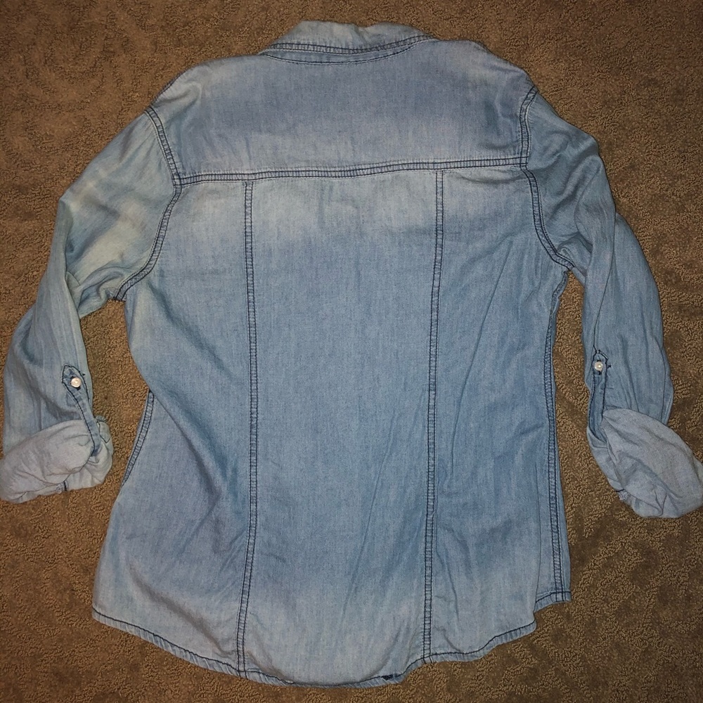 Button down - Picture 3 of 3